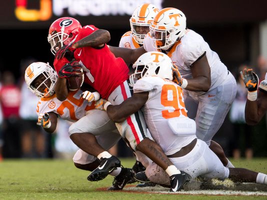 c741e367-7273-43d3-b47d-71286d1f7cd2-kns-UT_UGAFootball_BP_15